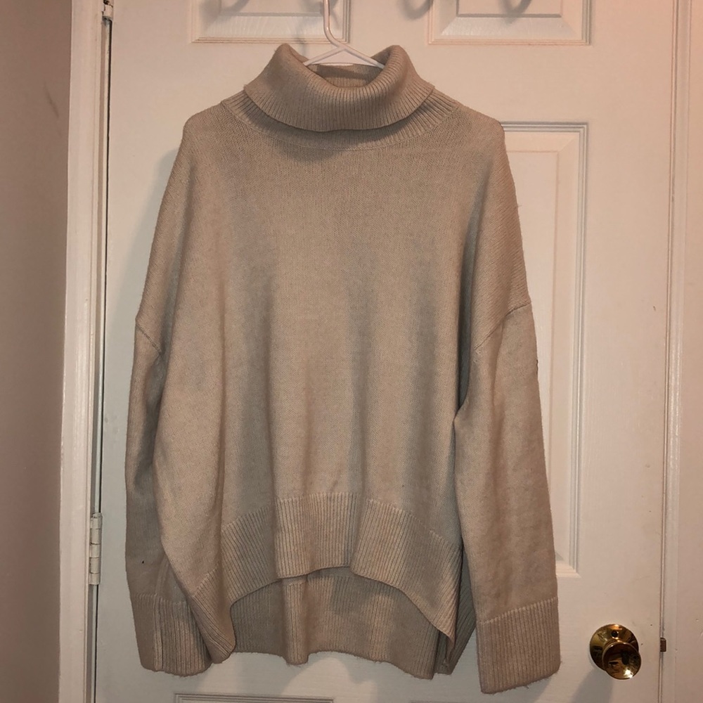 H&M NEVER WORN turtleneck sweater white beige
